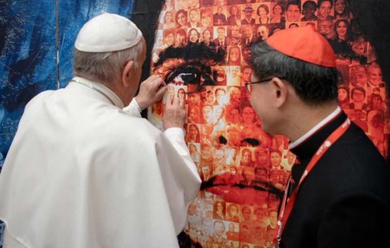 Đức Thánh cha Phanxicô và Đức Hồng y Antonio Luis Tagle | Credit: Vatican Media via CNS