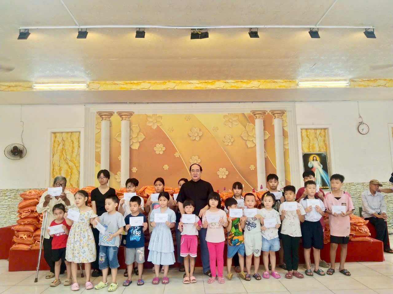 CARITAS GIÁO XỨ TAM HÀ – THỰC THI BÁC ÁI THÁNG 9